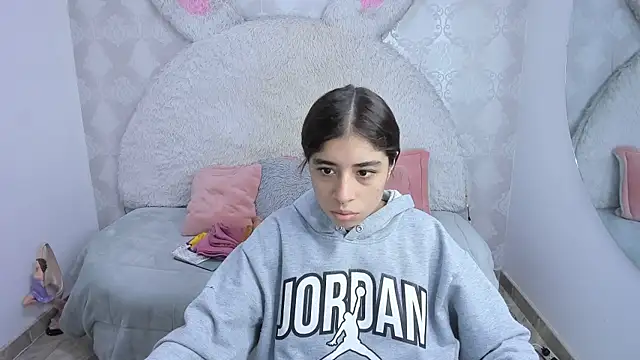 Snapshot of Gaby_louse chatting on April 2026 07:01:02 PM Gaby louse online show from April 2026 07:01:02 PM