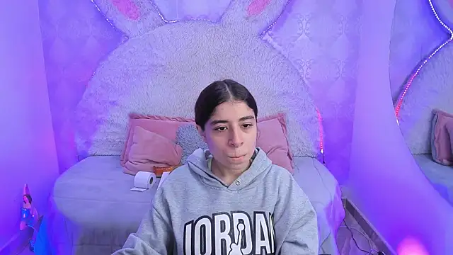 Snapshot of Gaby_louse chatting on April 2026 08:20:01 PM Gaby louse online show from April 2026 08:20:01 PM