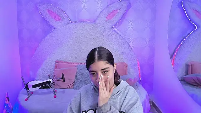 Snapshot of Gaby_louse chatting on April 2026 07:18:02 PM Gaby louse online show from April 2026 07:18:02 PM