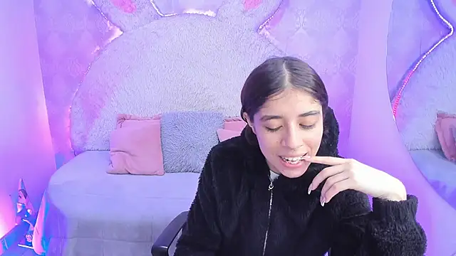 Snapshot of Gaby_louse chatting on April 2026 07:19:02 PM Gaby louse online show from April 2026 07:19:02 PM