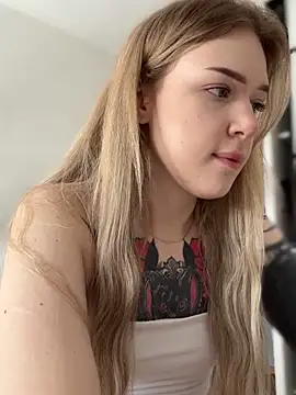 Snapshot of elliss_ chatting on September 2025 07:21:02 AM elliss online show from September 2025 07:21:02 AM