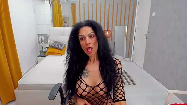 Snapshot of MarbellaRyder chatting on June 2026 01:11:02 AM MarbellaRyder online show from June 2026 01:11:02 AM