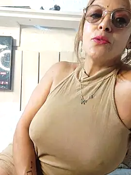 Snapshot of Gatithaaa chatting on March 2026 10:06:01 PM Gatithaaa online show from March 2026 10:06:01 PM