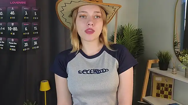 HollieCollelo online show from October 2025 03:10:02 AM