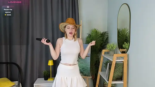 HollieCollelo online show from November 2025 03:18:02 AM