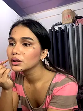 Snapshot of AngelHille chatting on October 2025 04:51:01 PM AngelHille online show from October 2025 04:51:01 PM