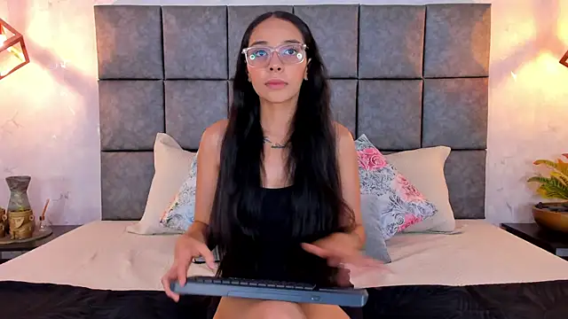 Roseaurora online show from May 2026 10:33:01 AM