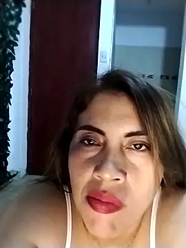 Snapshot of Camila_latina_0 chatting on October 2025 02:01:02 AM Camila latina 0 online show from October 2025 02:01:02 AM