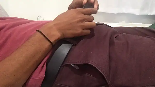 Snapshot of Pomloposho chatting on October 2025 08:08:02 PM Pomloposho online show from October 2025 08:08:02 PM