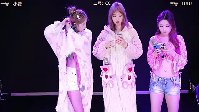 Snapshot of Emeralds_Girls chatting on November 2025 11:37:02 PM Emeralds Girls online show from November 2025 11:37:02 PM