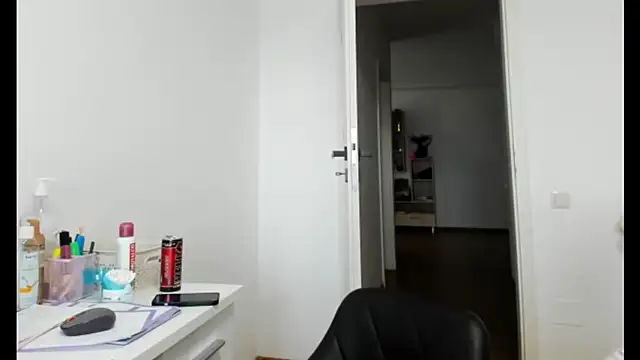 Snapshot of crystalxx18 chatting on September 2025 07:56:02 AM crystalxx18 online show from September 2025 07:56:02 AM