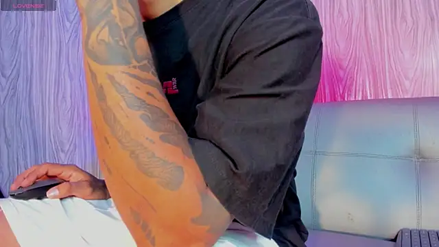 Snapshot of RivernBalder chatting on October 2025 03:29:02 AM RivernBalder online show from October 2025 03:29:02 AM