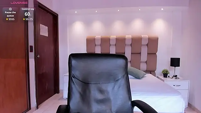 sofiapalacioss online show from April 2026 07:51:02 PM