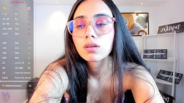 sofiapalacioss online show from April 2026 08:25:02 PM