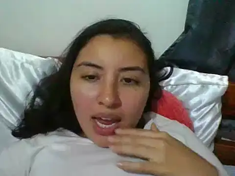 Snapshot of _Romilly_ chatting on November 2025 02:45:01 AM Romilly online show from November 2025 02:45:01 AM