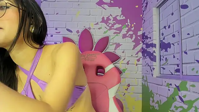 Snapshot of ValerySkinnyy chatting on November 2025 11:37:01 PM ValerySkinnyy online show from November 2025 11:37:01 PM