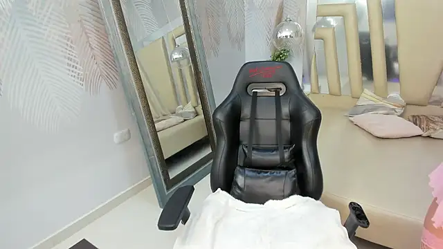 Snapshot of ValerySkinnyy chatting on April 2026 03:37:02 AM ValerySkinnyy online show from April 2026 03:37:02 AM