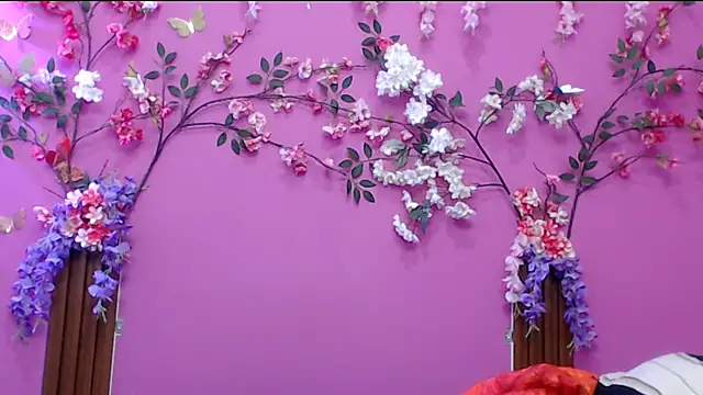 skinnysofia18 online show from December 2025 01:16:02 PM