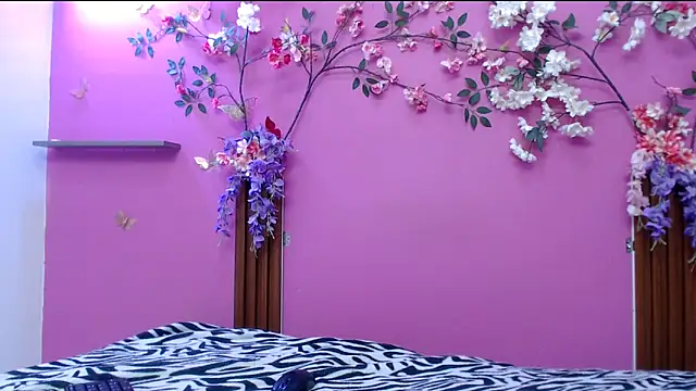 skinnysofia18 online show from May 2026 02:00:02 PM