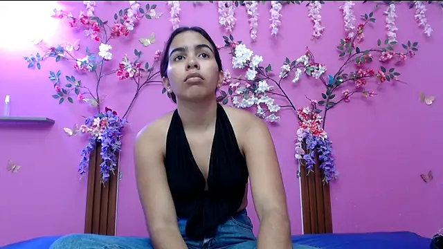 skinnysofia18 online show from May 2026 01:27:01 PM