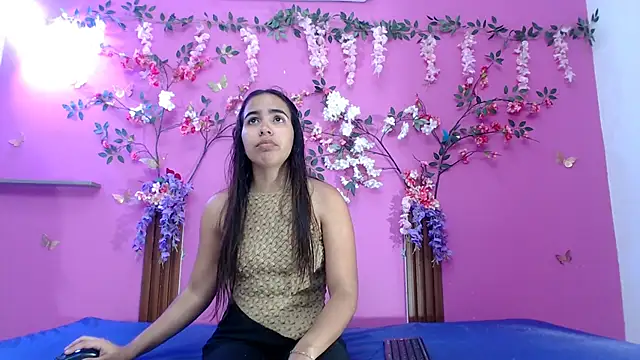 skinnysofia18 online show from May 2026 01:51:02 PM