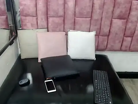 Penelopee Rouse online show from October 2025 08:13:02 PM