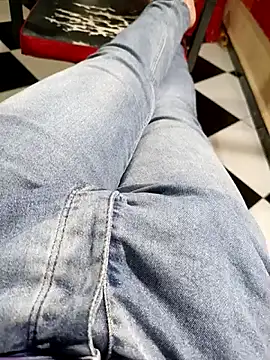 Snapshot of anis3g4 chatting on October 2025 07:00:01 PM anis3g4 online show from October 2025 07:00:01 PM