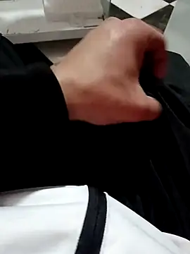 Snapshot of anis3g4 chatting on December 2025 10:48:01 PM anis3g4 online show from December 2025 10:48:01 PM