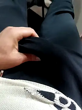 Snapshot of anis3g4 chatting on December 2025 01:52:02 PM anis3g4 online show from December 2025 01:52:02 PM