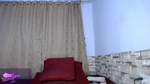 DaraKat18 online show from November 2025 10:07:02 PM