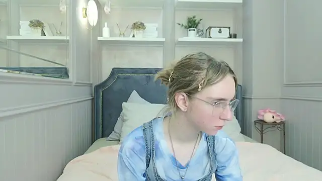 Snapshot of Beverly_Gomes chatting on September 2025 05:40:02 AM Beverly Gomes online show from September 2025 05:40:02 AM