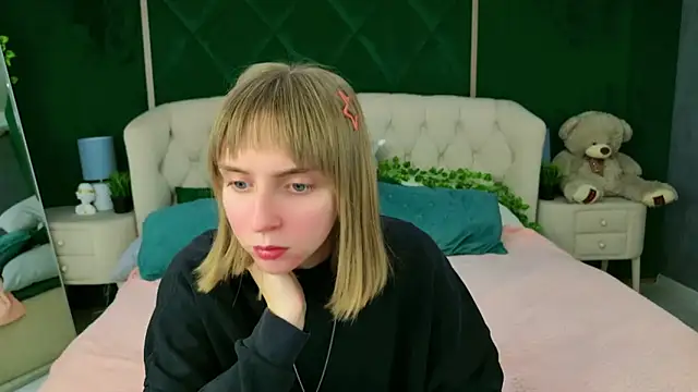 Snapshot of Beverly_Gomes chatting on October 2025 03:29:01 PM Beverly Gomes online show from October 2025 03:29:01 PM