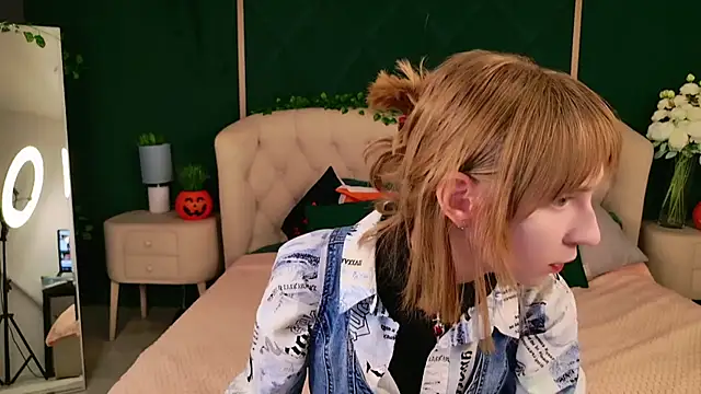 Snapshot of Beverly_Gomes chatting on October 2025 03:56:02 PM Beverly Gomes online show from October 2025 03:56:02 PM