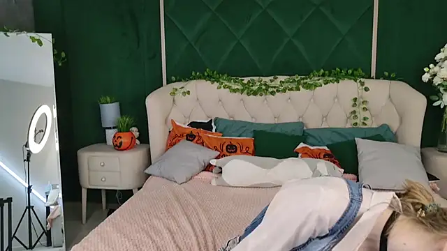 Snapshot of Beverly_Gomes chatting on October 2025 10:49:02 AM Beverly Gomes online show from October 2025 10:49:02 AM