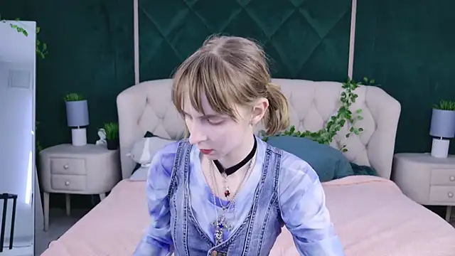 Snapshot of Beverly_Gomes chatting on November 2025 03:34:02 PM Beverly Gomes online show from November 2025 03:34:02 PM