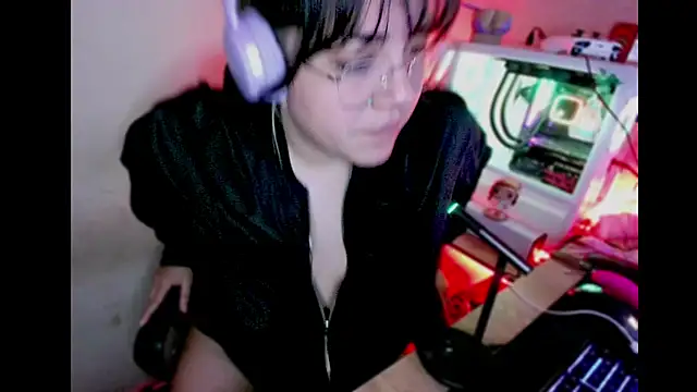 PinkDenial online show from September 2025 04:17:01 PM