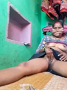 CUTE-004 online show from November 2025 10:04:02 AM