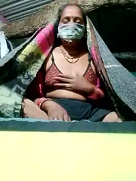 CUTE-004 online show from November 2025 04:51:01 PM