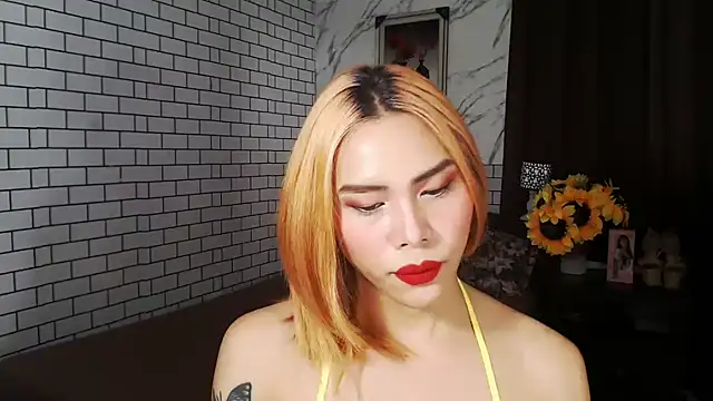 Snapshot of BigAssAlexa chatting on October 2025 01:26:01 AM BigAssAlexa online show from October 2025 01:26:01 AM