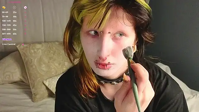 KandraCruser online show from November 2025 08:03:01 PM