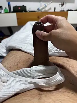 Snapshot of andres52720 chatting on February 2026 07:29:01 AM andres52720 online show from February 2026 07:29:01 AM