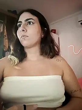 Snapshot of ApenasLys chatting on November 2025 10:43:02 PM ApenasLys online show from November 2025 10:43:02 PM