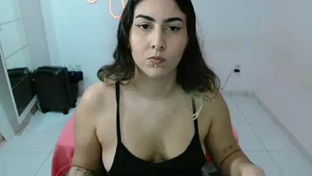 Snapshot of ApenasLys chatting on November 2025 01:39:01 AM ApenasLys online show from November 2025 01:39:01 AM