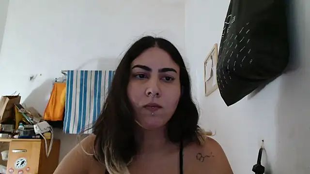 Snapshot of ApenasLys chatting on November 2025 08:38:02 PM ApenasLys online show from November 2025 08:38:02 PM