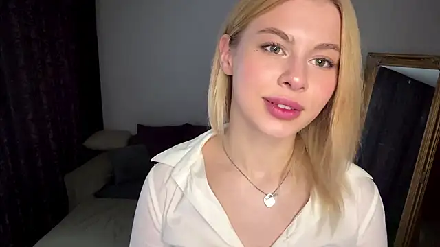 Snapshot of Lil_Elisa chatting on September 2025 10:48:01 AM Lil Elisa online show from September 2025 10:48:01 AM