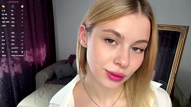 Snapshot of Lil_Elisa chatting on September 2025 10:49:02 AM Lil Elisa online show from September 2025 10:49:02 AM