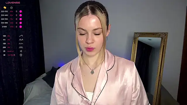 Snapshot of Lil_Elisa chatting on October 2025 11:16:01 AM Lil Elisa online show from October 2025 11:16:01 AM