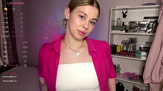 Snapshot of Lil_Elisa chatting on November 2025 10:25:02 AM Lil Elisa online show from November 2025 10:25:02 AM