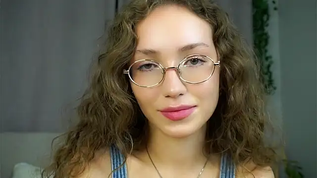 ZeniaBolich online show from September 2025 09:04:02 PM