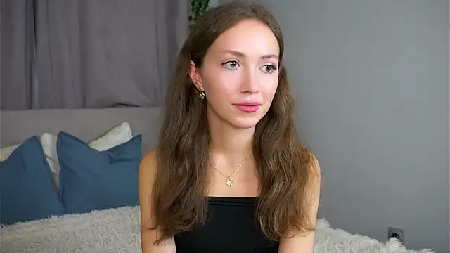 ZeniaBolich online show from September 2025 09:15:01 PM